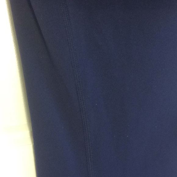 Athleta Powervita navy crops - Picture 4 of 8